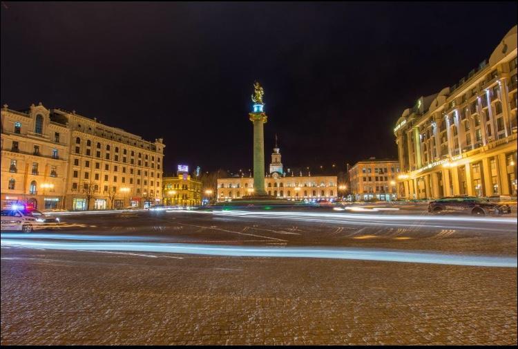 Lesya Apartment With Terrace Тбилиси Екстериор снимка