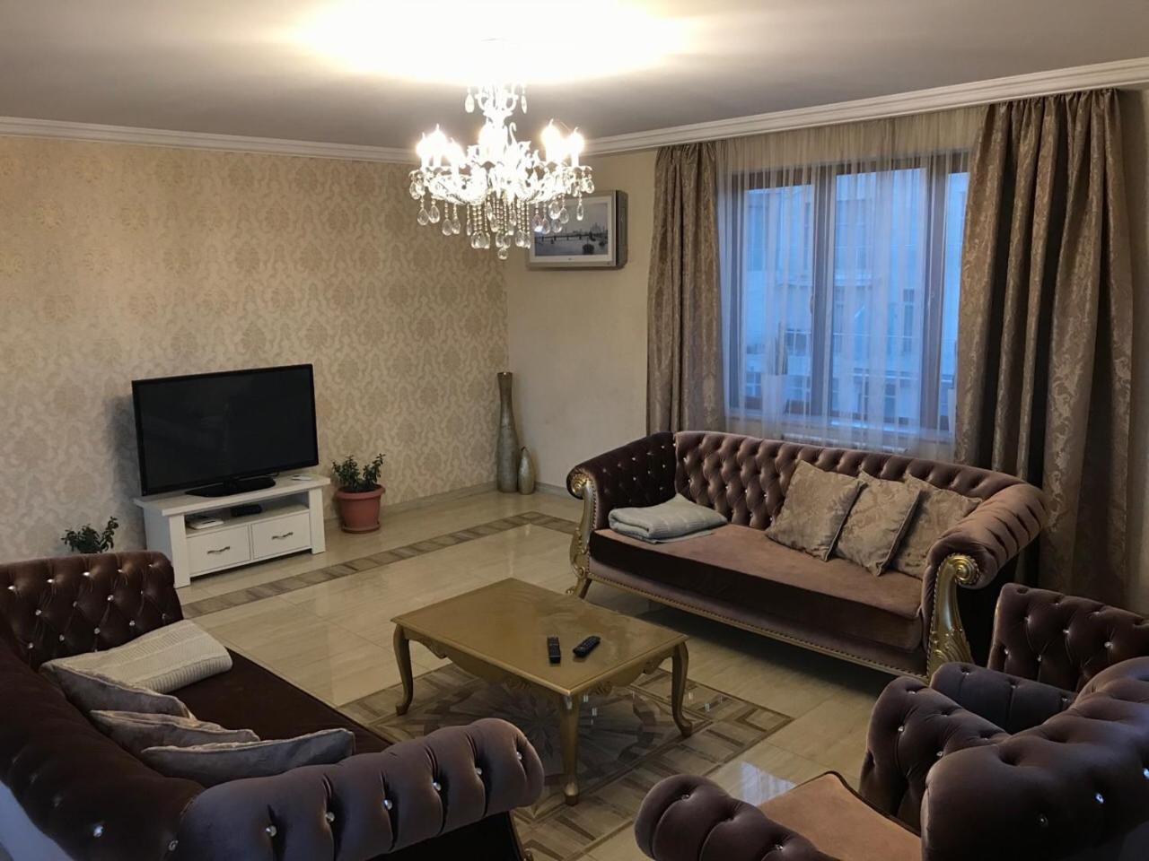 Lesya Apartment With Terrace Тбилиси Екстериор снимка